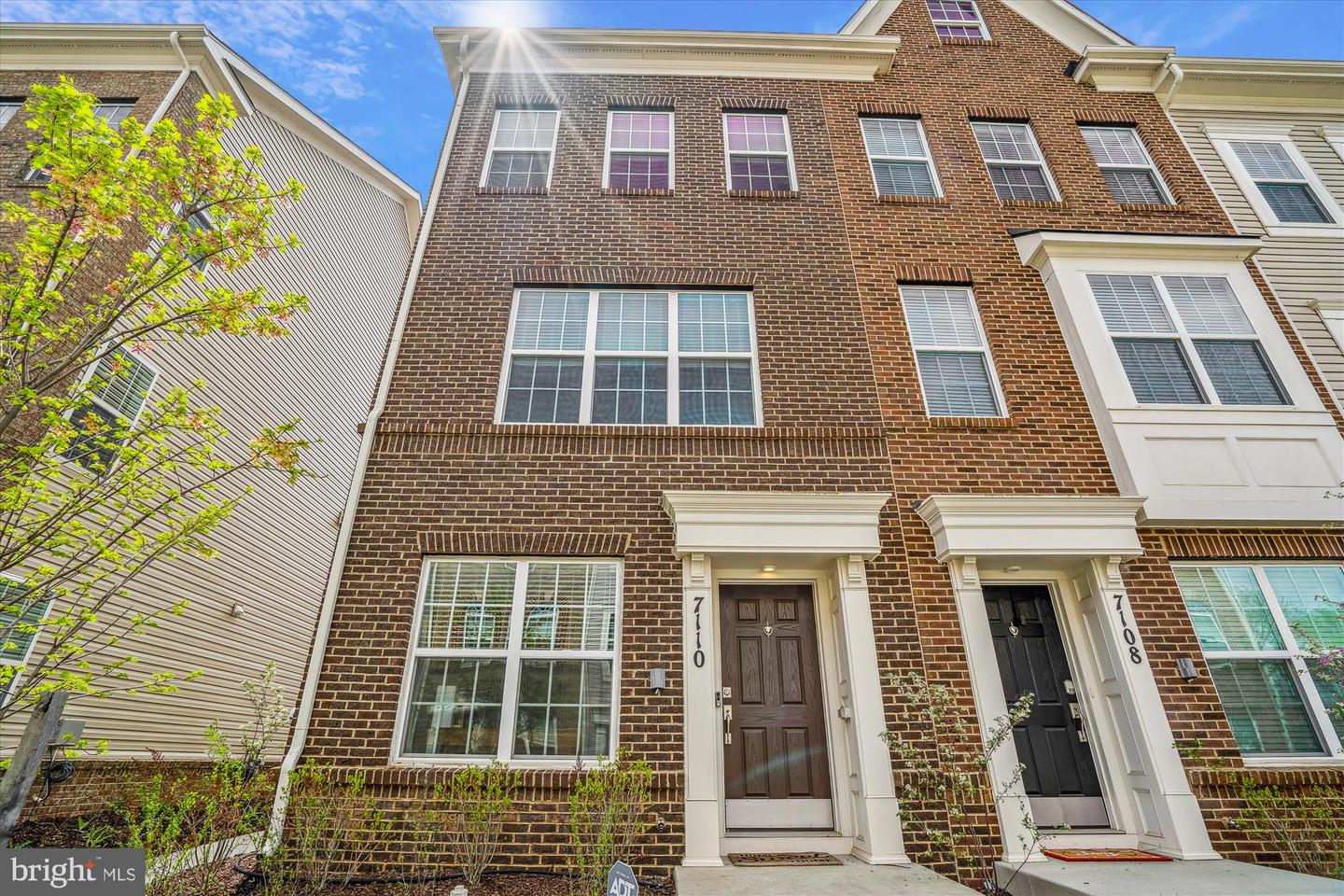 Photo 3 of 33 of 7110 Rowlock Aly townhome