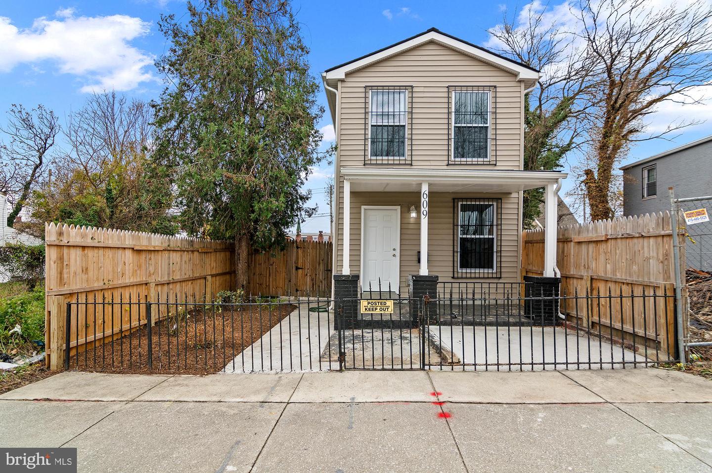 609 Bartlett Ave