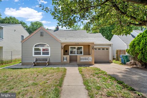 Single Family Residence in Bristol PA 1210 Pacific AVENUE.jpg