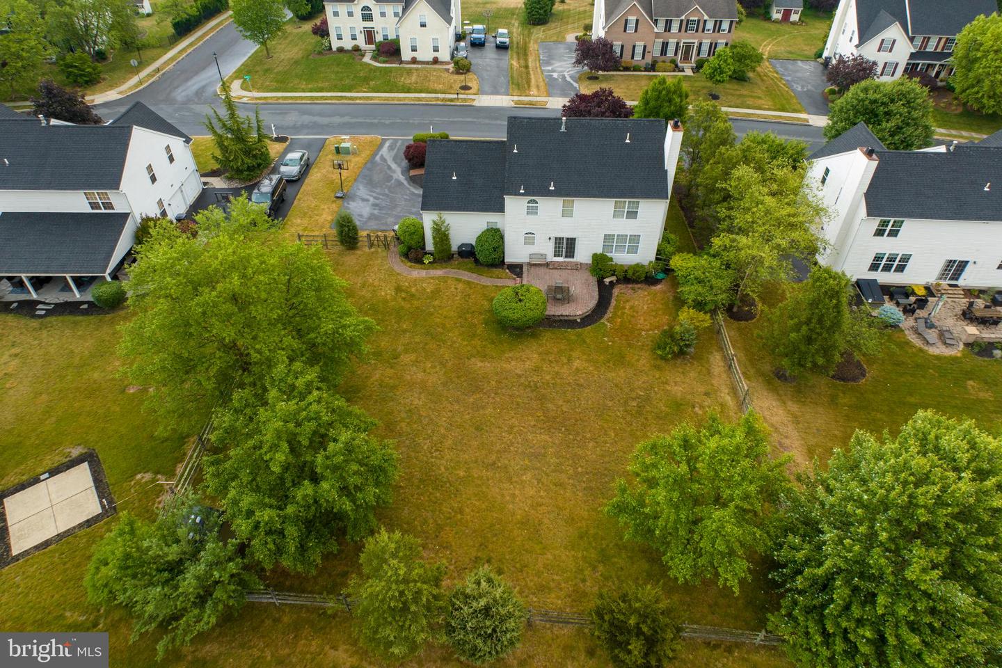 Photo 9 of 40 of 110 Bradford Dr house