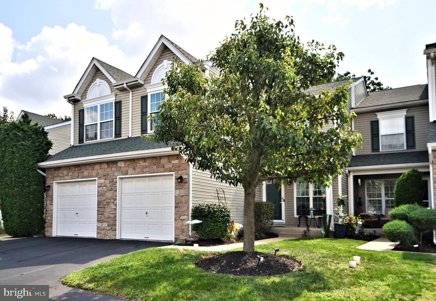 214 Green View Ct