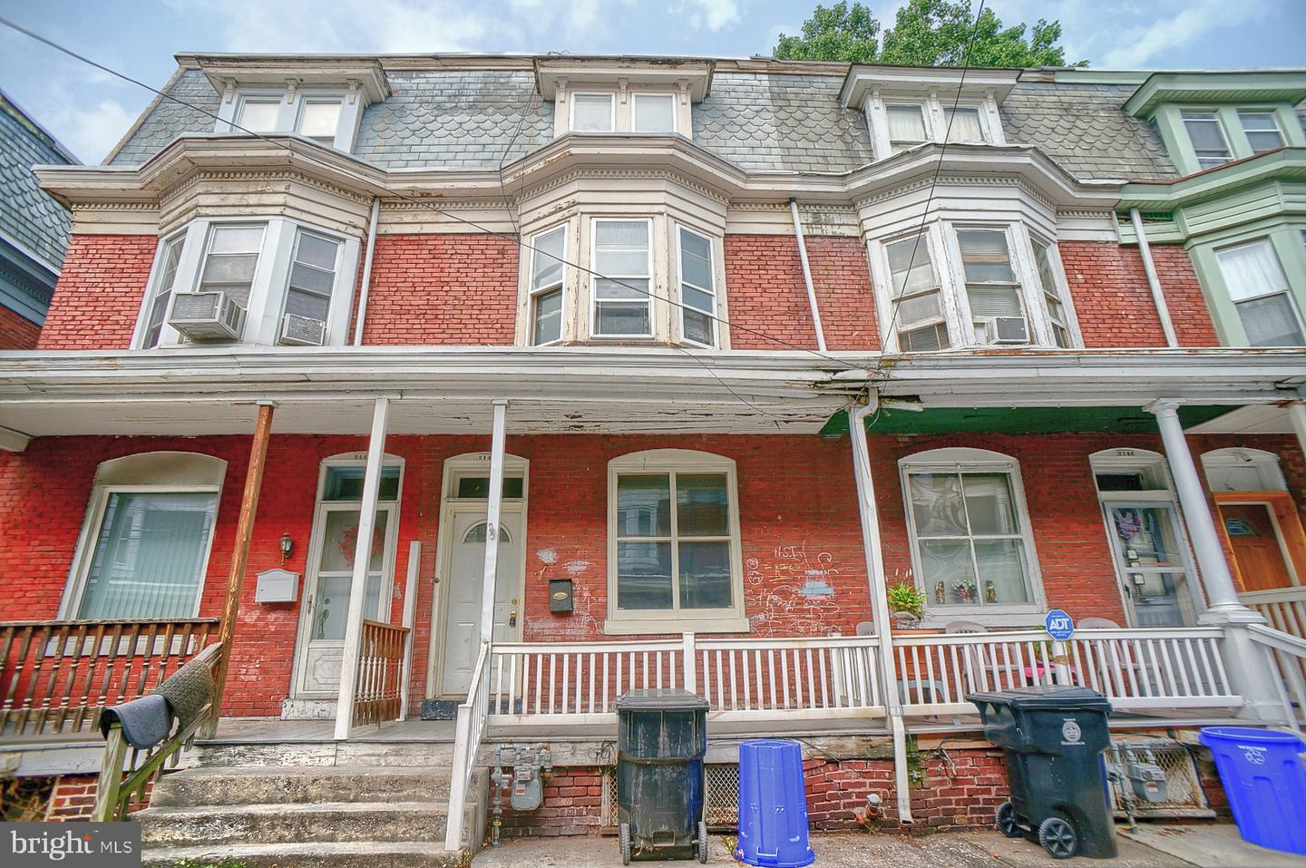 Photo 1 of 24 of 2144 Penn St townhome