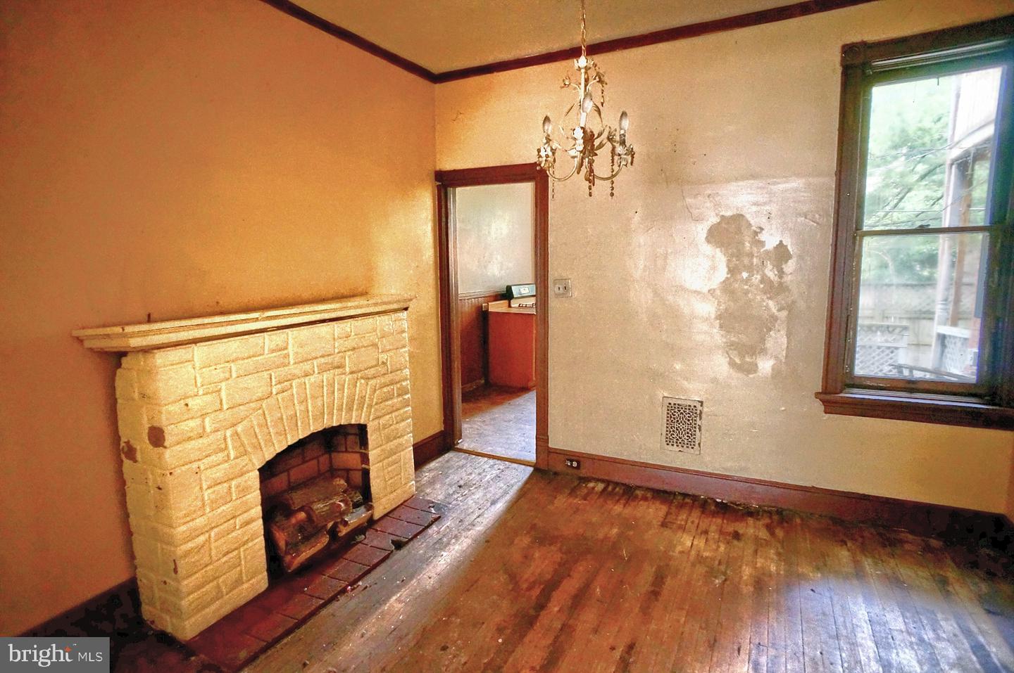 Photo 5 of 24 of 2144 Penn St townhome