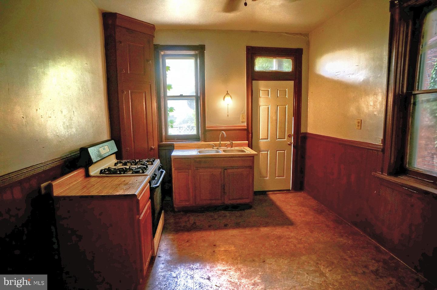 Photo 6 of 24 of 2144 Penn St townhome