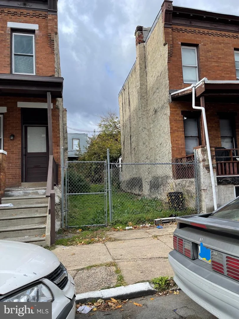 4542 N Gratz Street