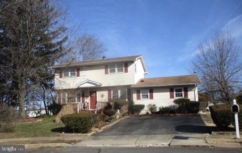 Single Family Residence in Hamilton NJ 5 Spruce COURT.jpg