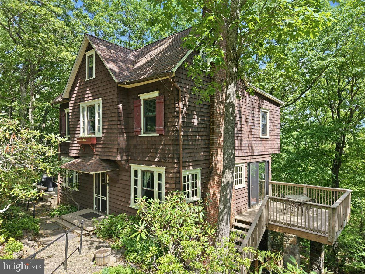 90 Oak Lane, Pocono Manor, PA, 18349