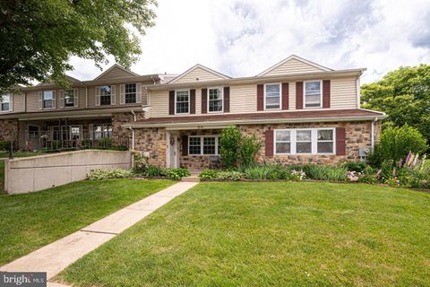 Townhouse in Downingtown PA 618 Lancaster COURT.jpg