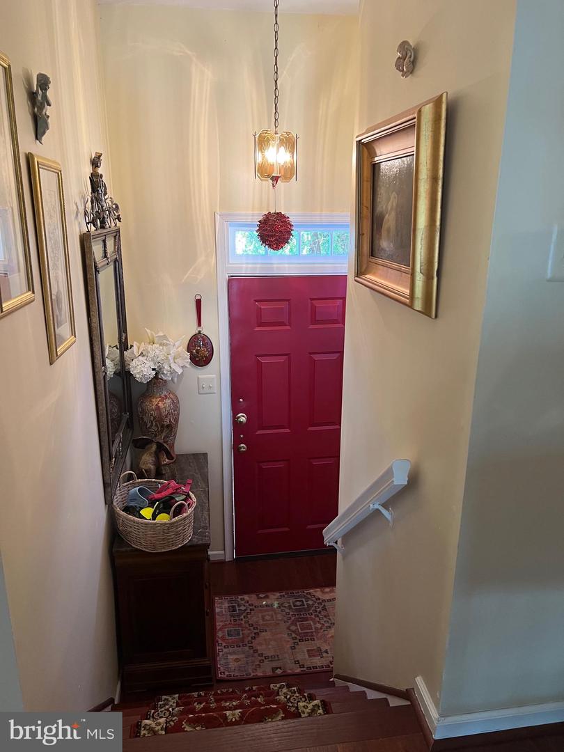 Photo 8 of 23 of 5612 Hogenhill Ter townhome