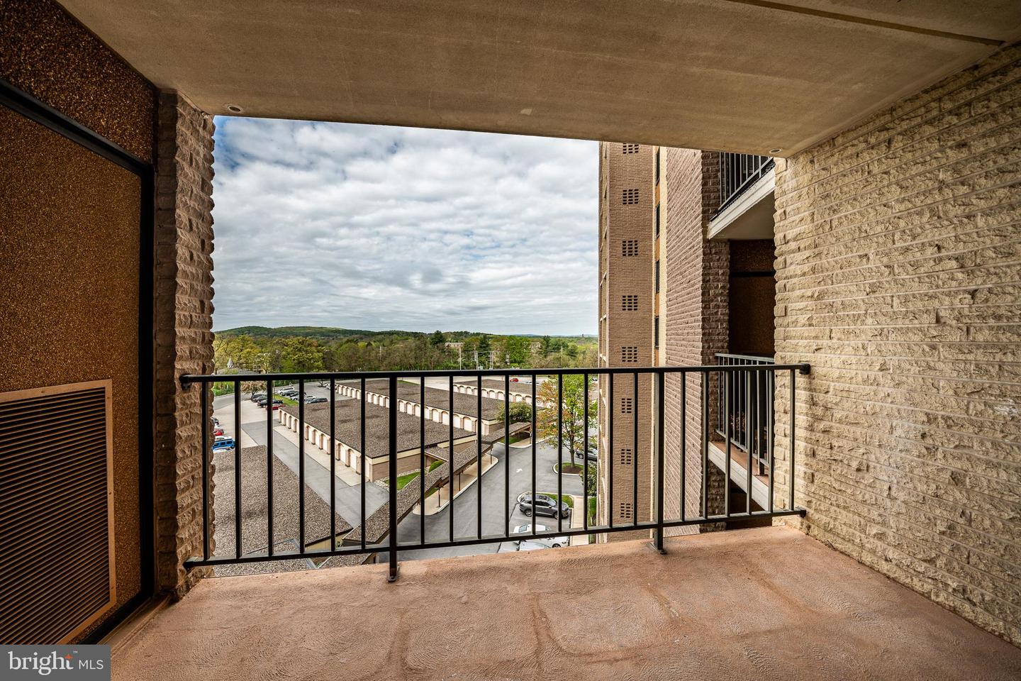 Photo 19 of 28 of 10713 Valley Forge Cir #713 condo