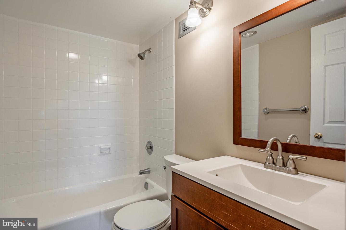 Photo 11 of 28 of 10713 Valley Forge Cir #713 condo