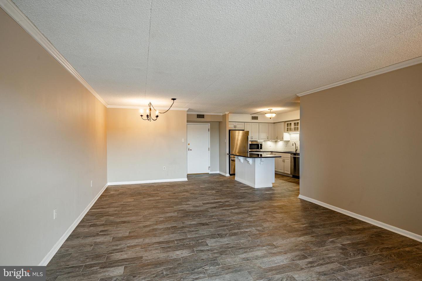 Photo 3 of 28 of 10713 Valley Forge Cir #713 condo