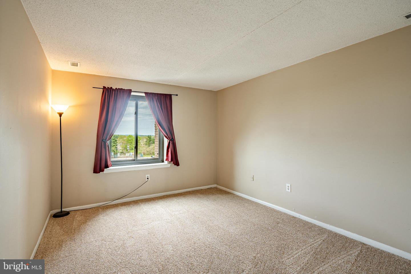 Photo 8 of 28 of 10713 Valley Forge Cir #713 condo