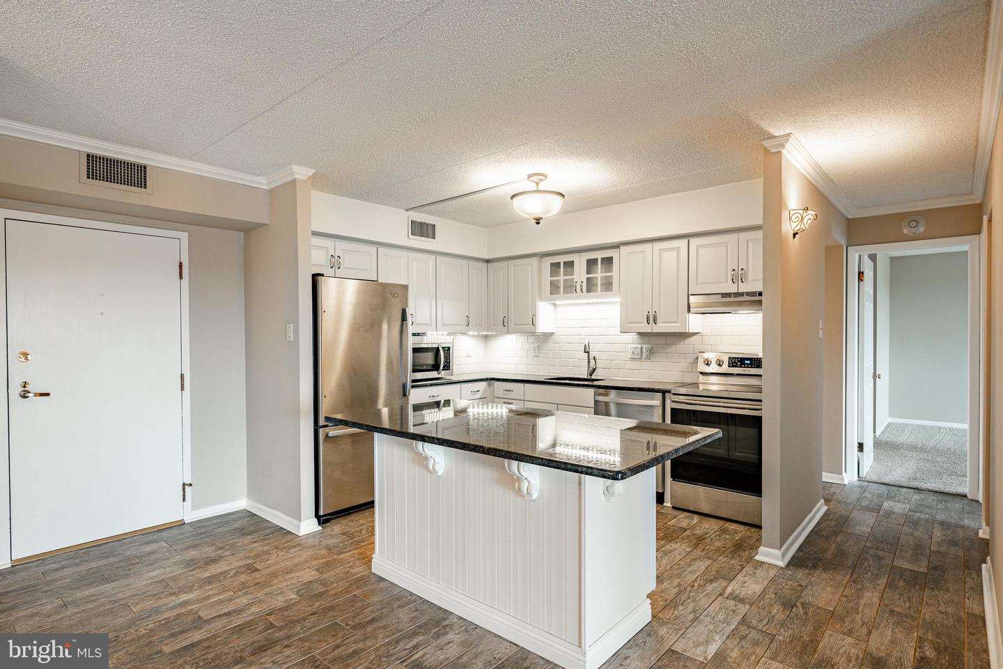 Photo 6 of 28 of 10713 Valley Forge Cir #713 condo