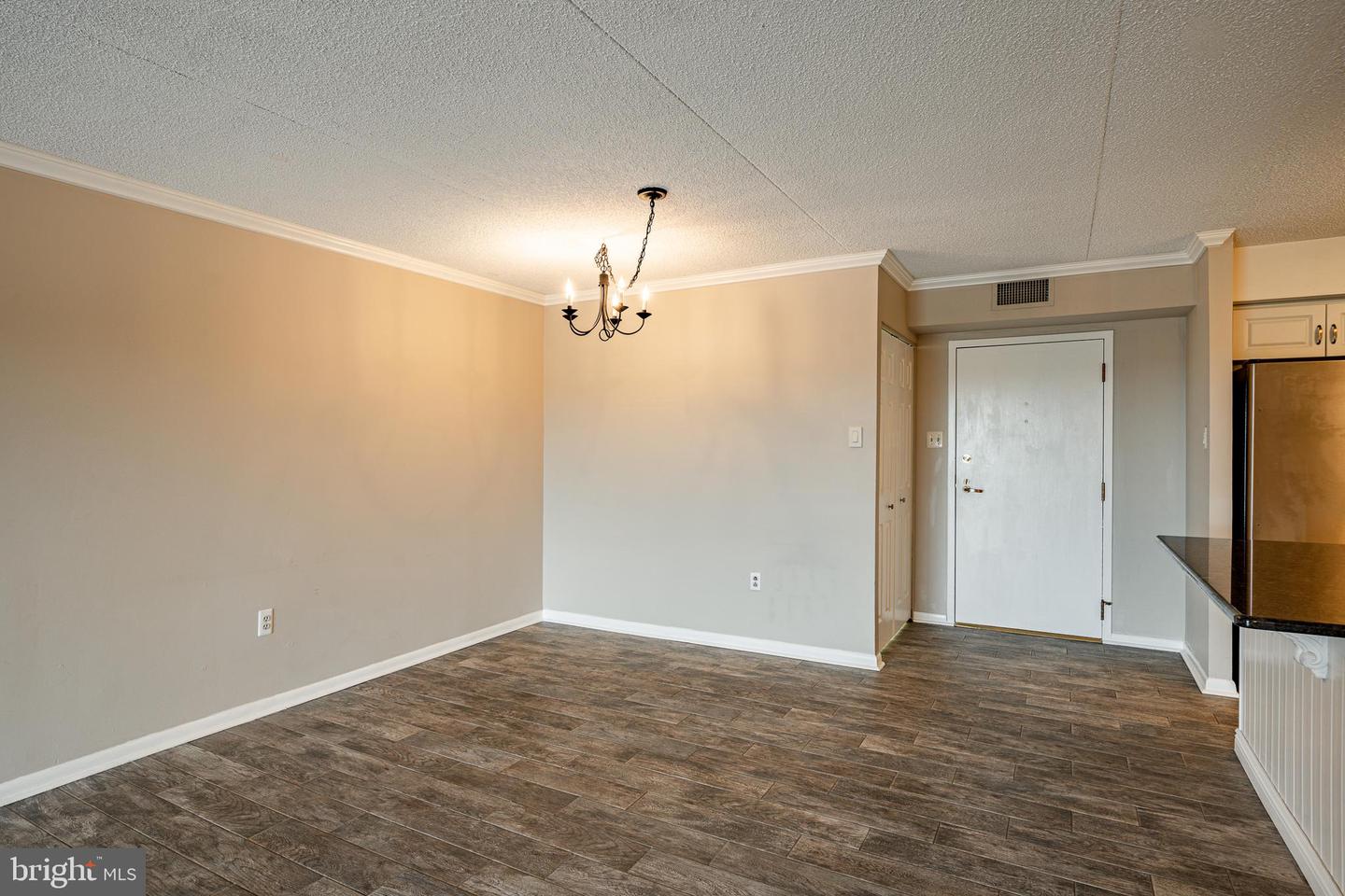 Photo 4 of 28 of 10713 Valley Forge Cir #713 condo