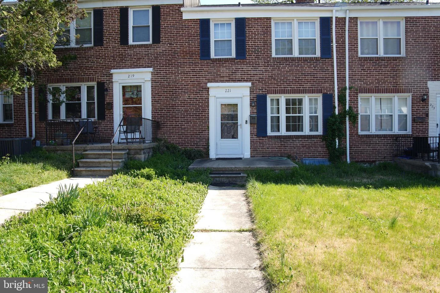 221 E Medwick Garth