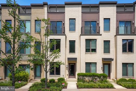 Townhouse in Bethesda MD 6589 Rock Spring DRIVE.jpg