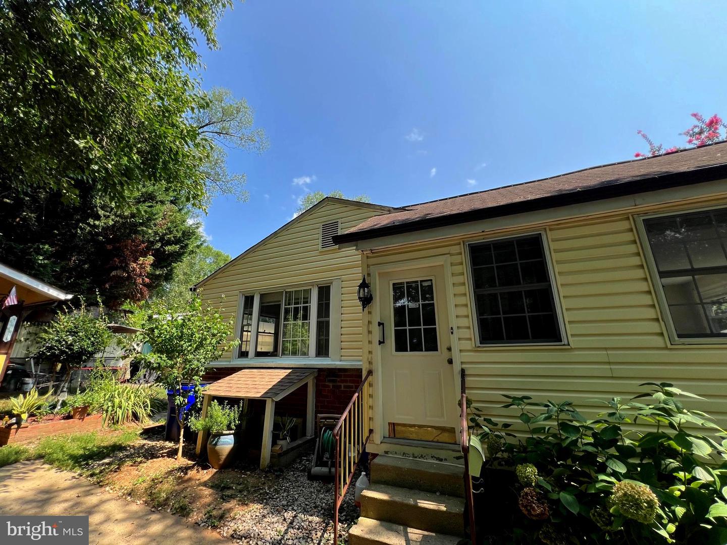Photo 6 of 42 of 12205 Goodhill Rd house