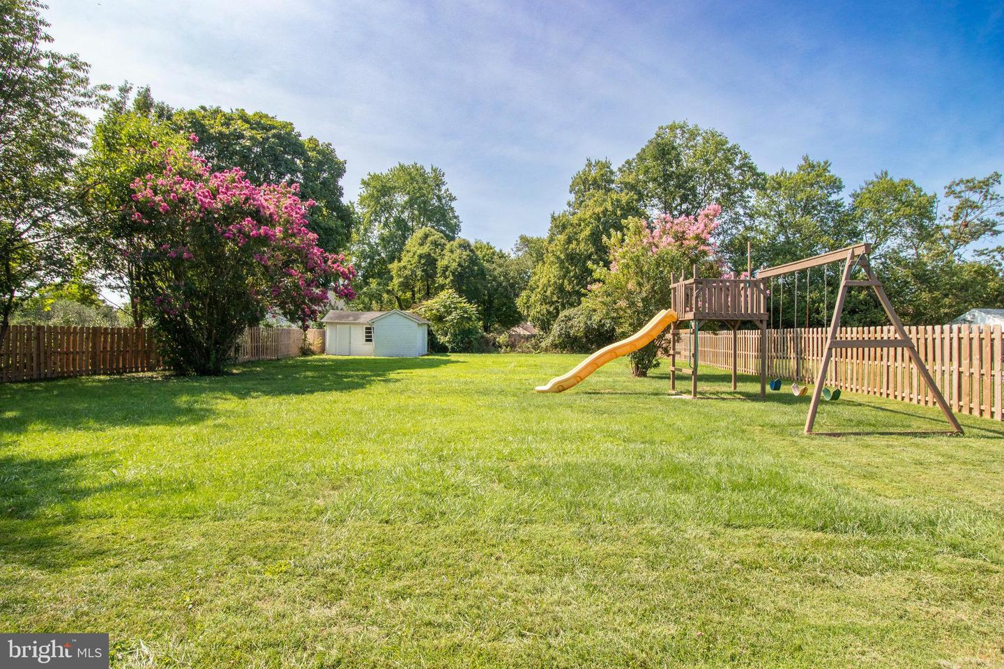Photo 6 of 21 of 10377 Scaggsville Rd house