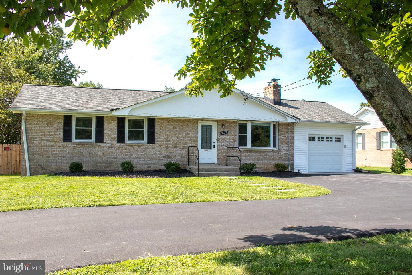 Photo 7 of 21 of 10377 Scaggsville Rd house