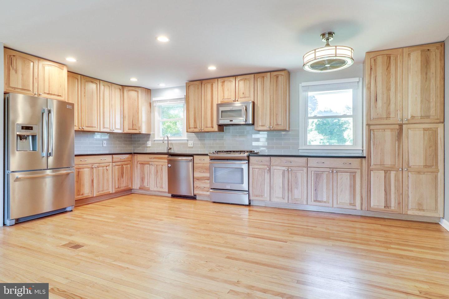Photo 8 of 21 of 10377 Scaggsville Rd house