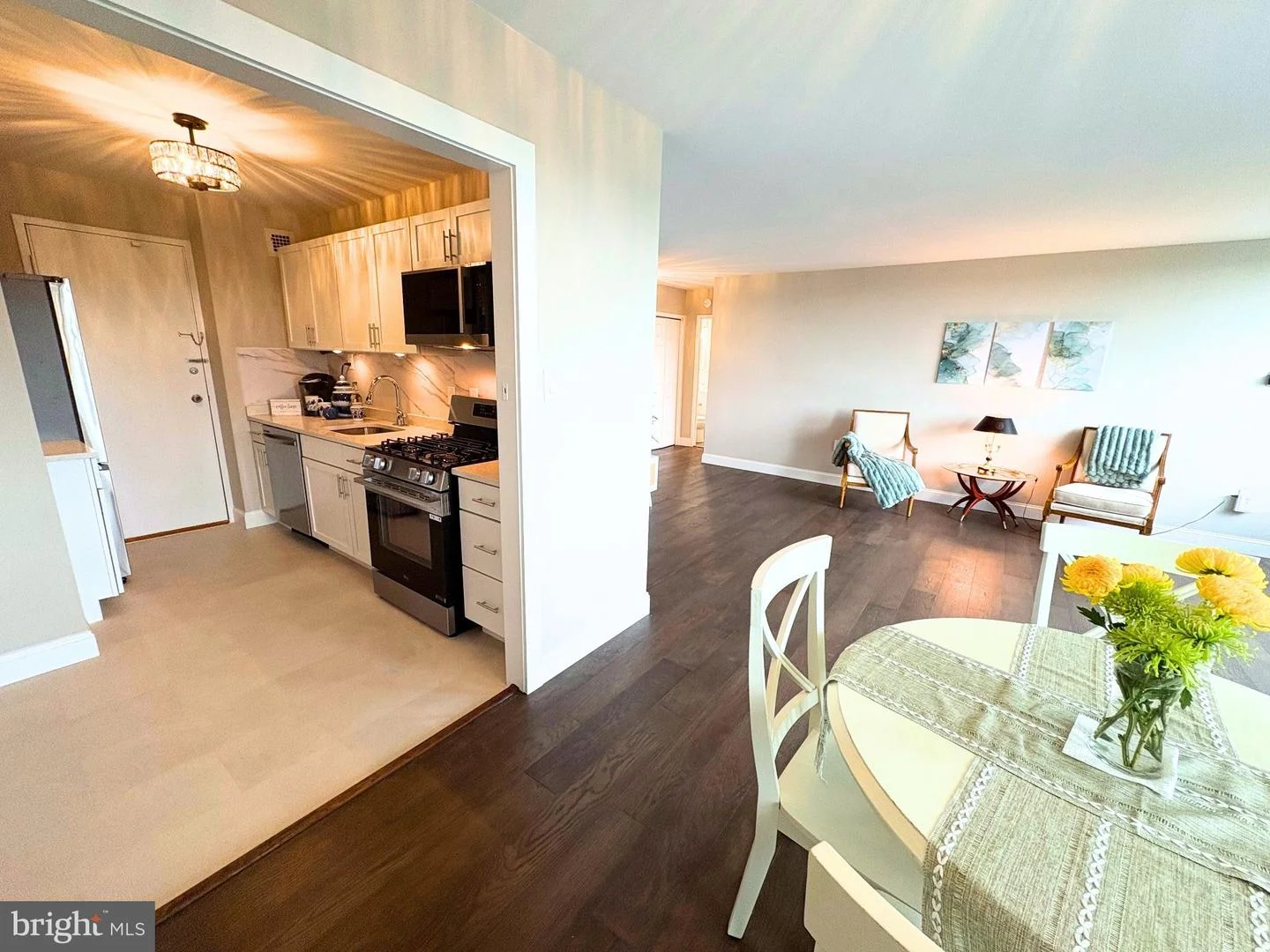 10401 Grosvenor Place Unit 817