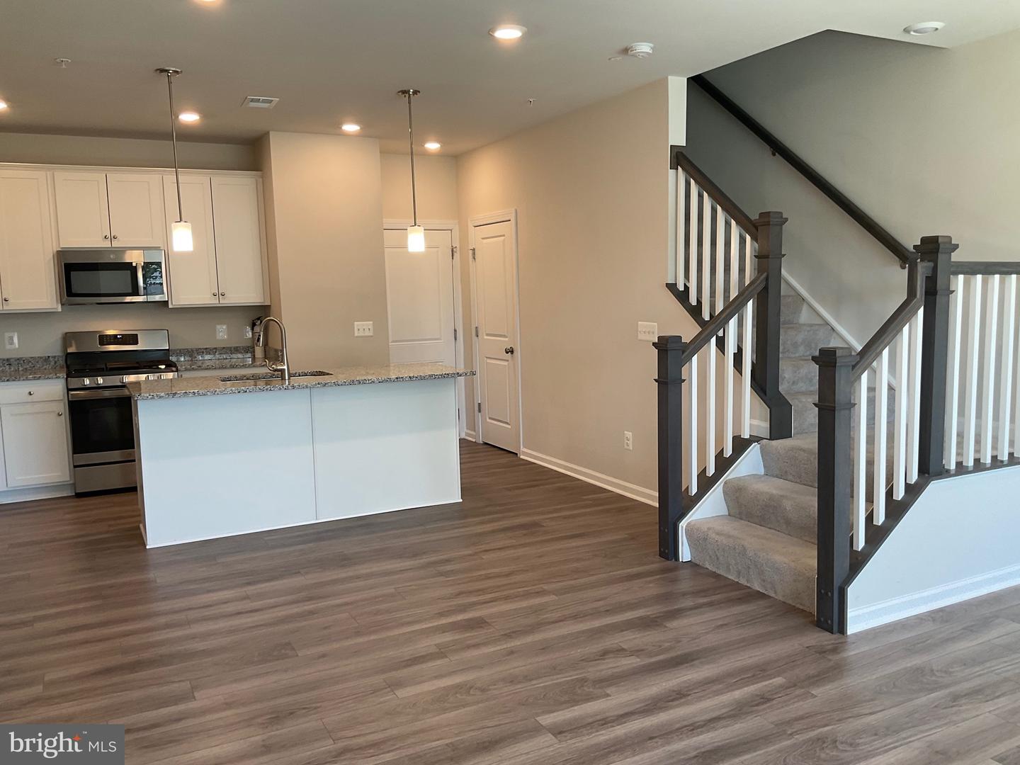 Photo 11 of 43 of 5524 Lanteen St townhome