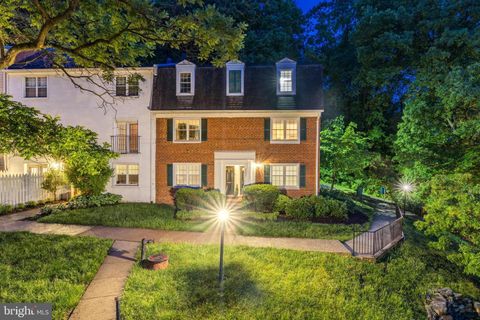 Townhouse in Arlington VA 4633 28th ROAD 26.jpg