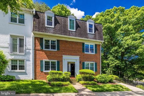 Townhouse in Arlington VA 4633 28th ROAD 28.jpg