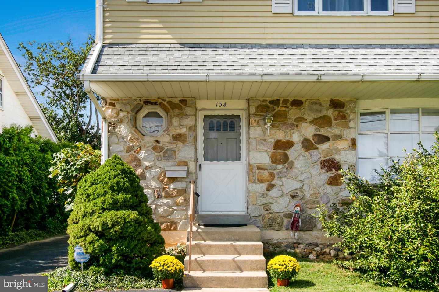 Photo 11 of 49 of 134 Columbus Ave house