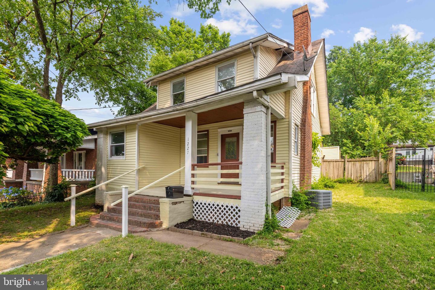 Photo 2 of 29 of 1227 Michigan Ave NE house