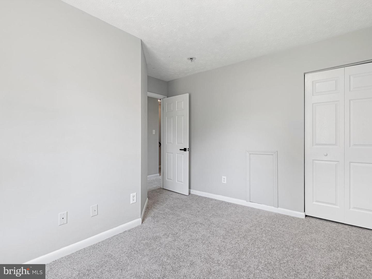 Photo 13 of 20 of 39 Transom Ct townhome