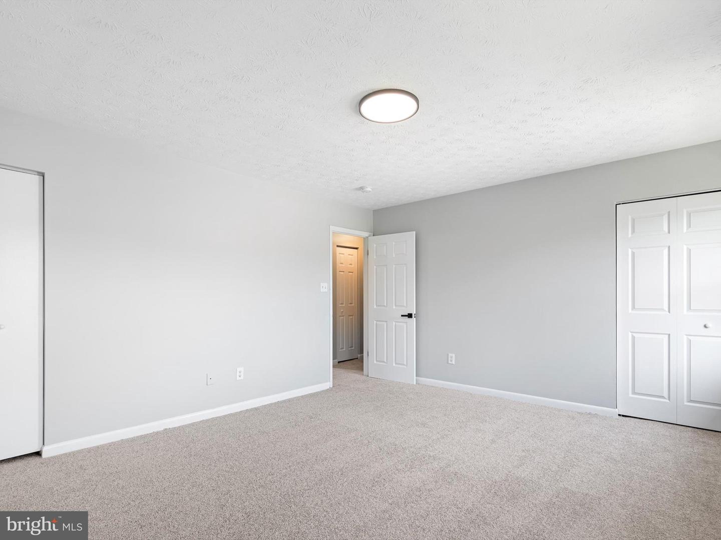 Photo 17 of 20 of 39 Transom Ct townhome