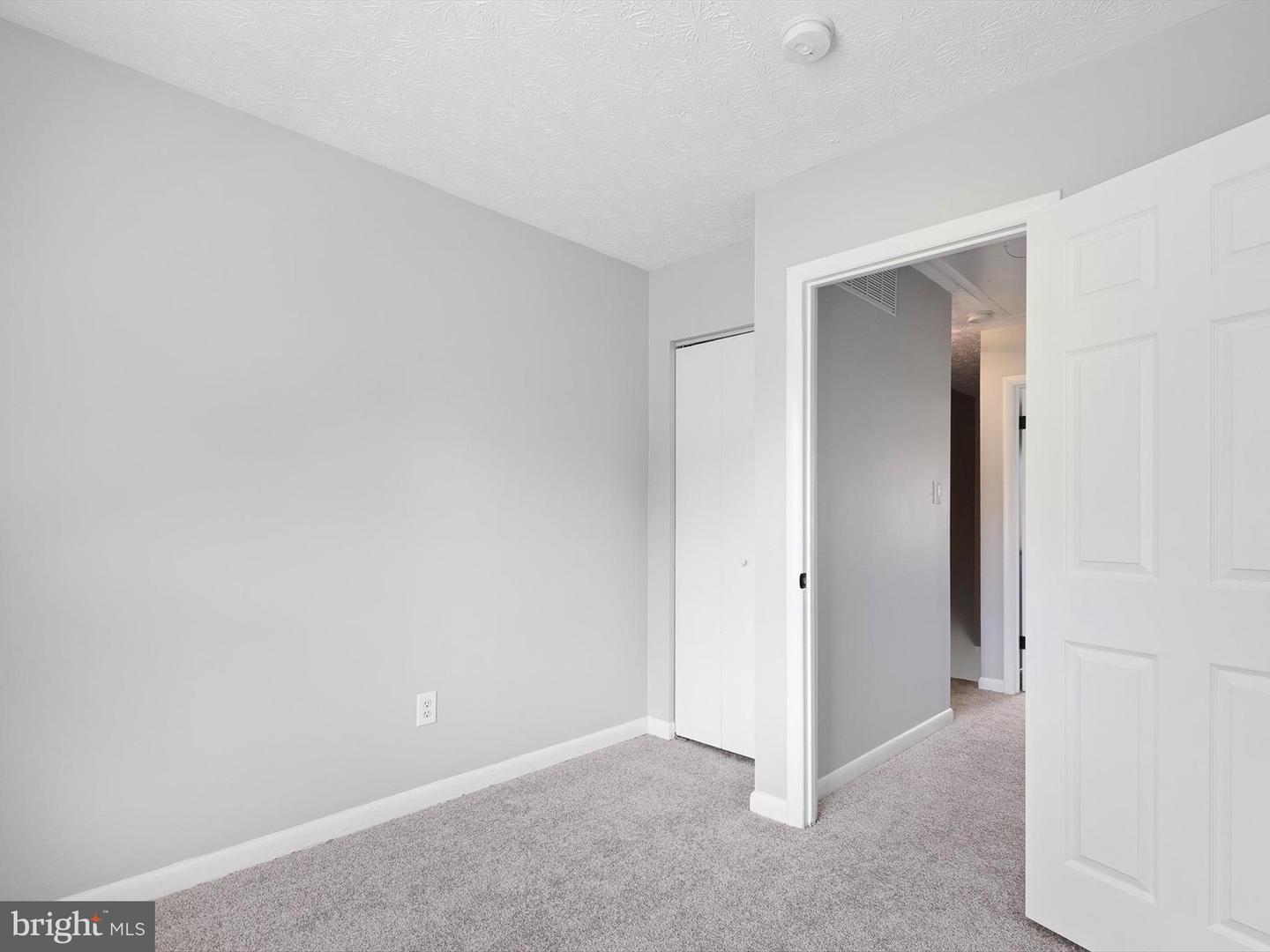 Photo 16 of 20 of 39 Transom Ct townhome