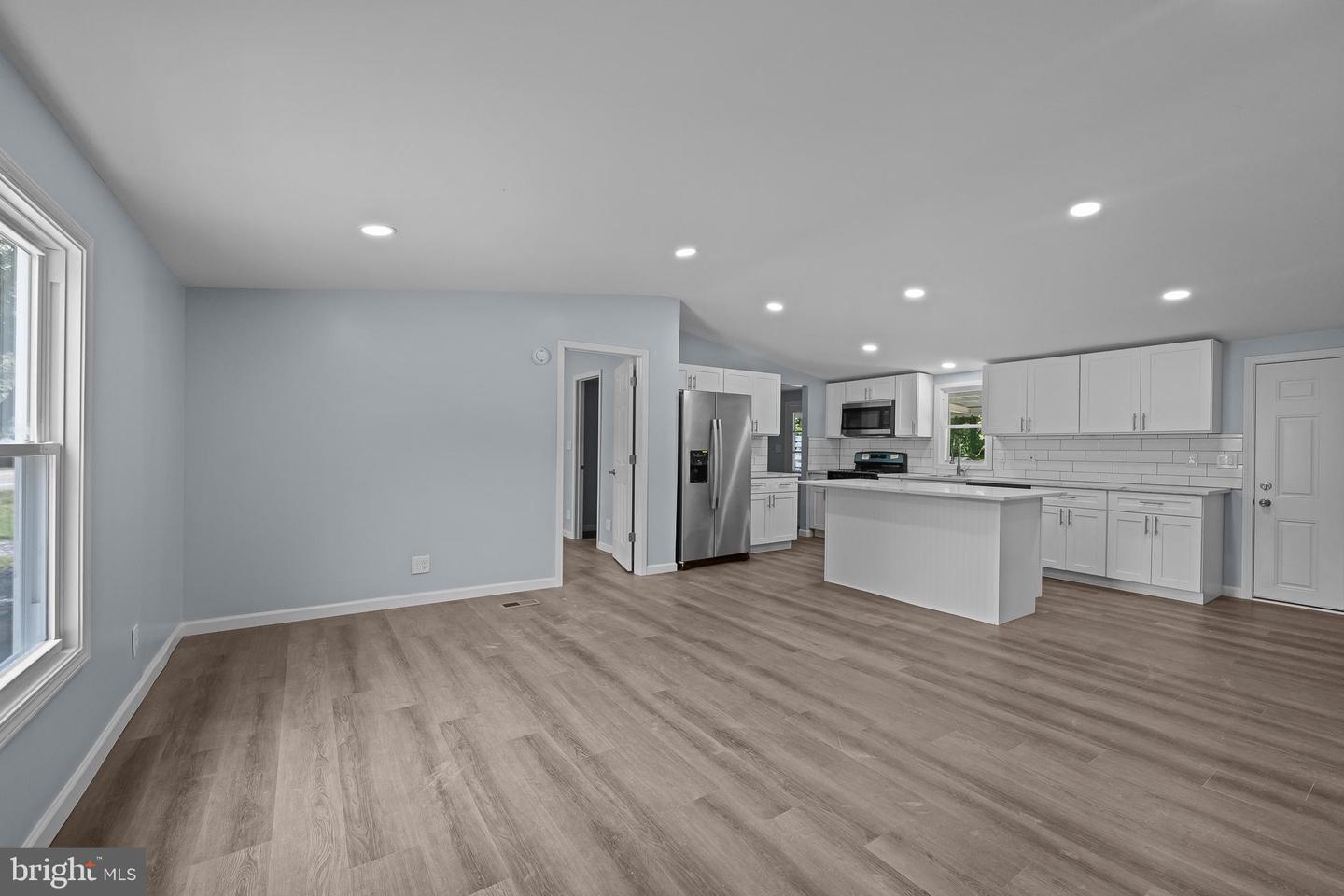 Photo 6 of 25 of 1507 North Ave house