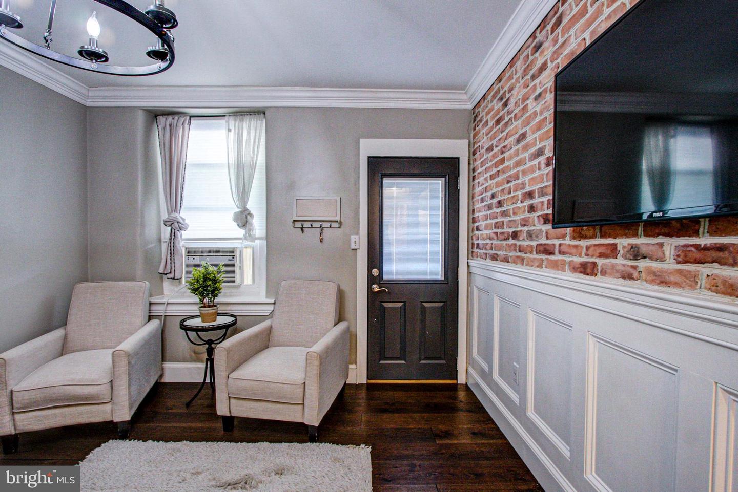 Photo 6 of 38 of 649 Summit St townhome