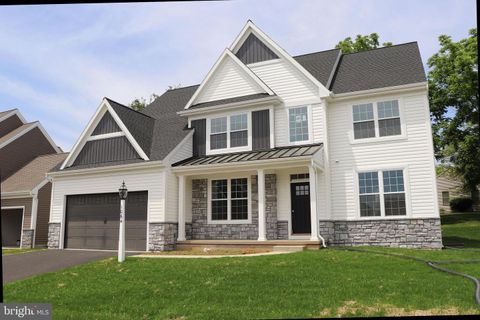 Single Family Residence in Lancaster PA 1064 Greenview DRIVE.jpg