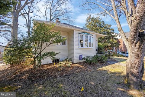 Single Family Residence in Arlington VA 2414 Nottingham STREET 7.jpg