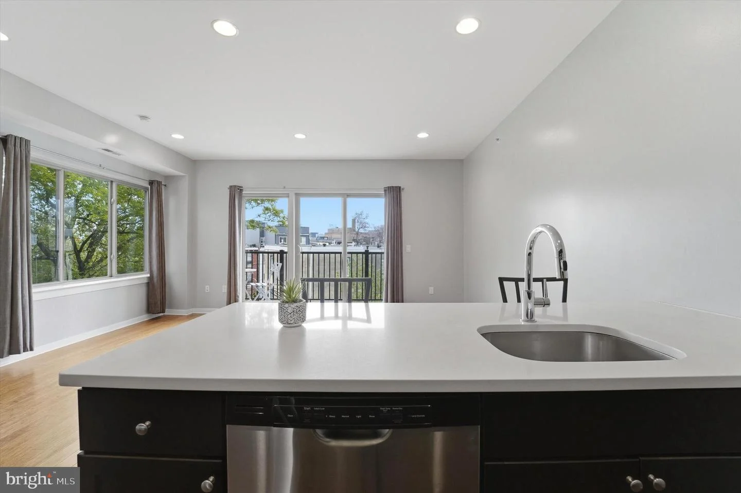 1608 Ridge Avenue Unit 403