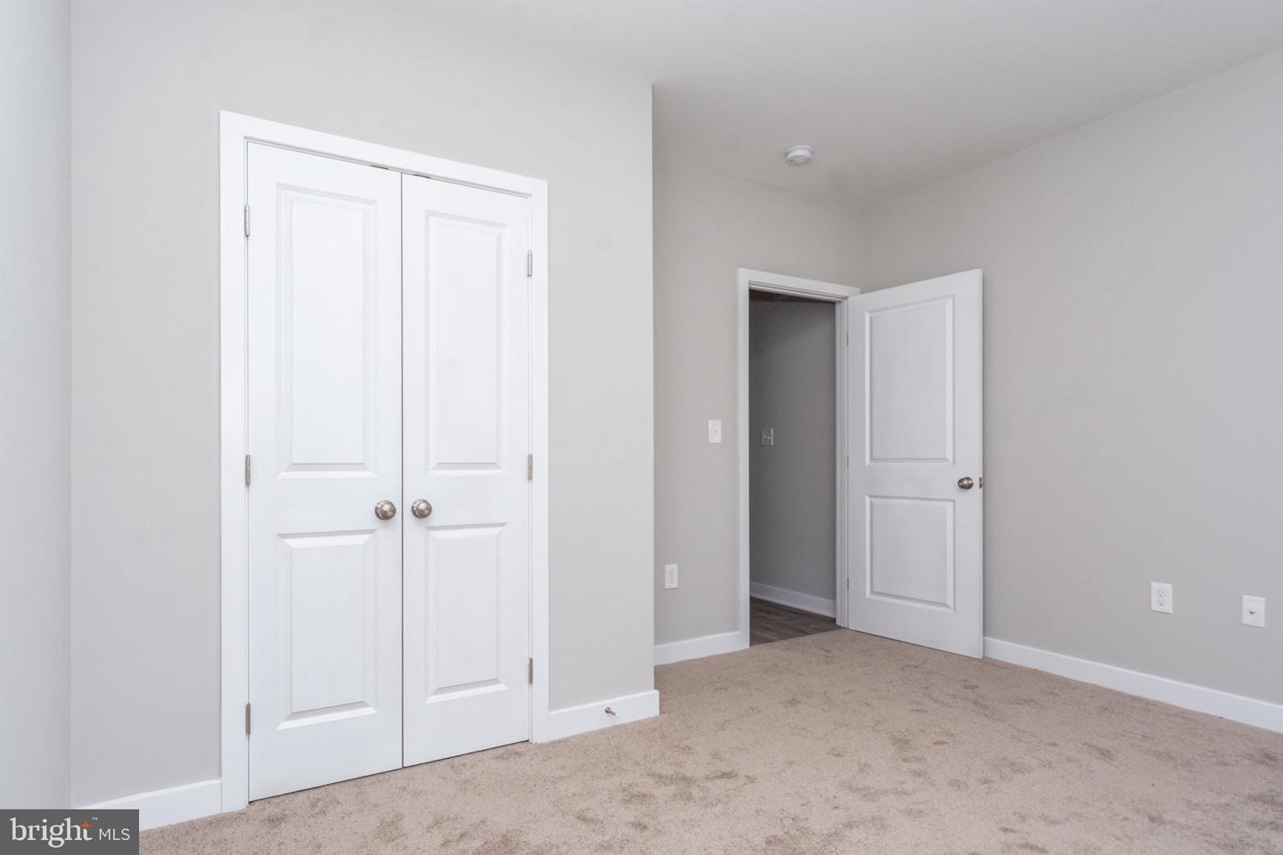 Photo 18 of 41 of 843 Harlem Ave townhome