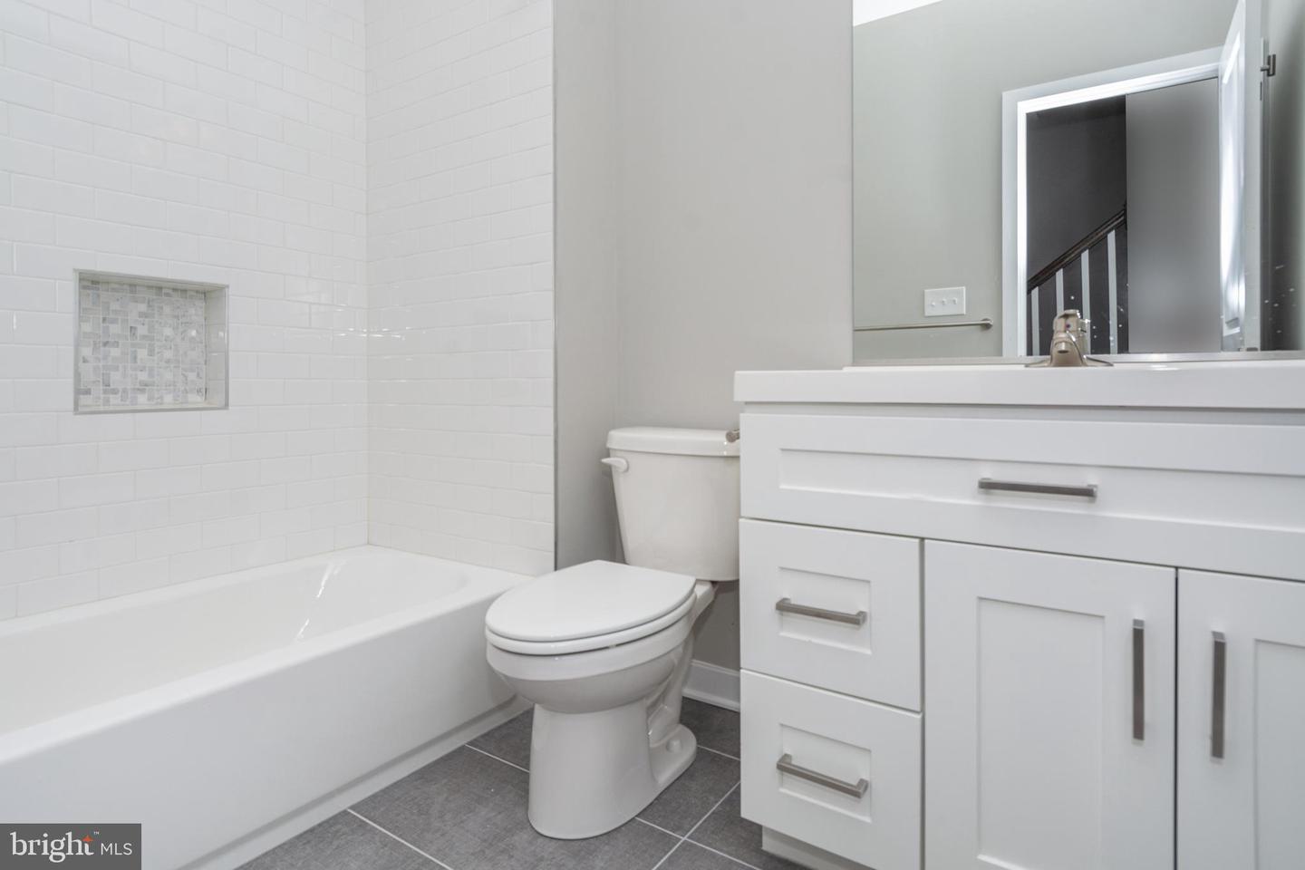 Photo 19 of 41 of 843 Harlem Ave townhome