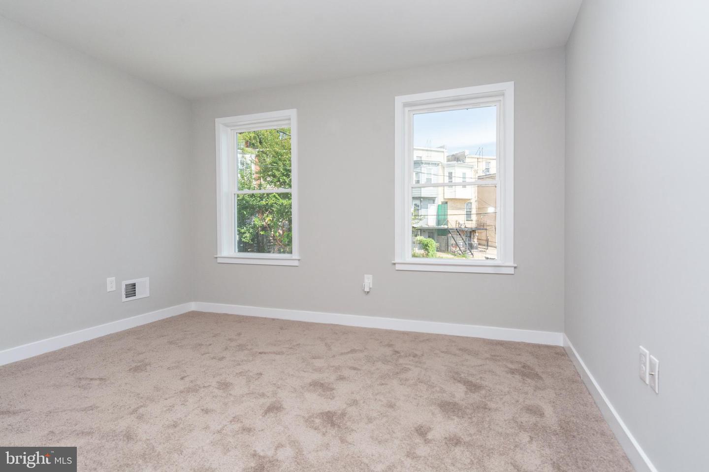 Photo 20 of 41 of 843 Harlem Ave townhome