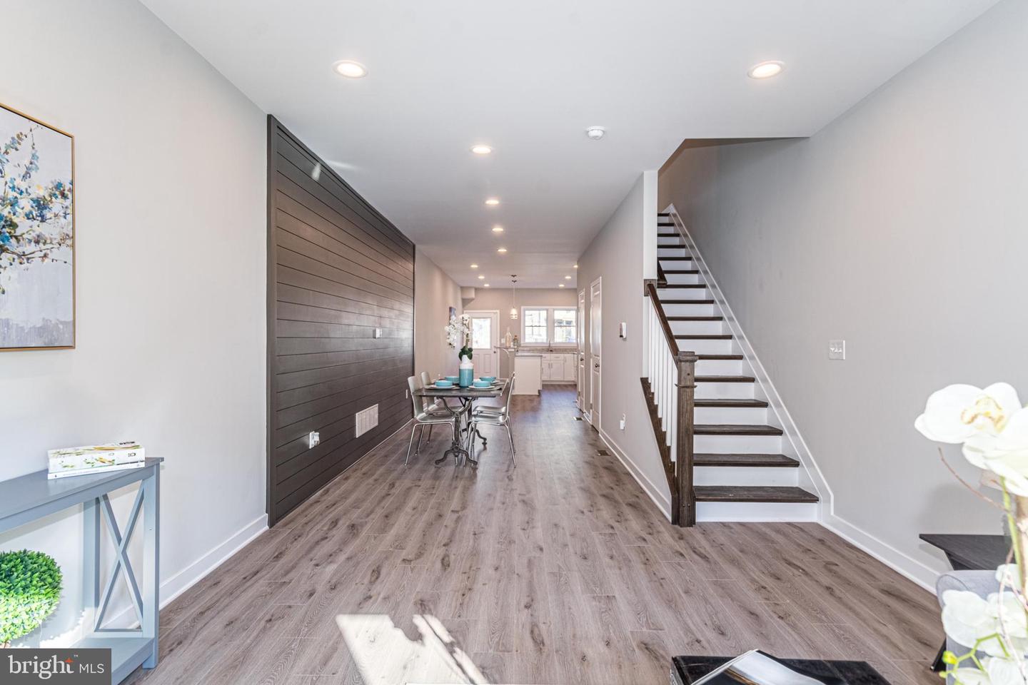 Photo 4 of 41 of 843 Harlem Ave townhome