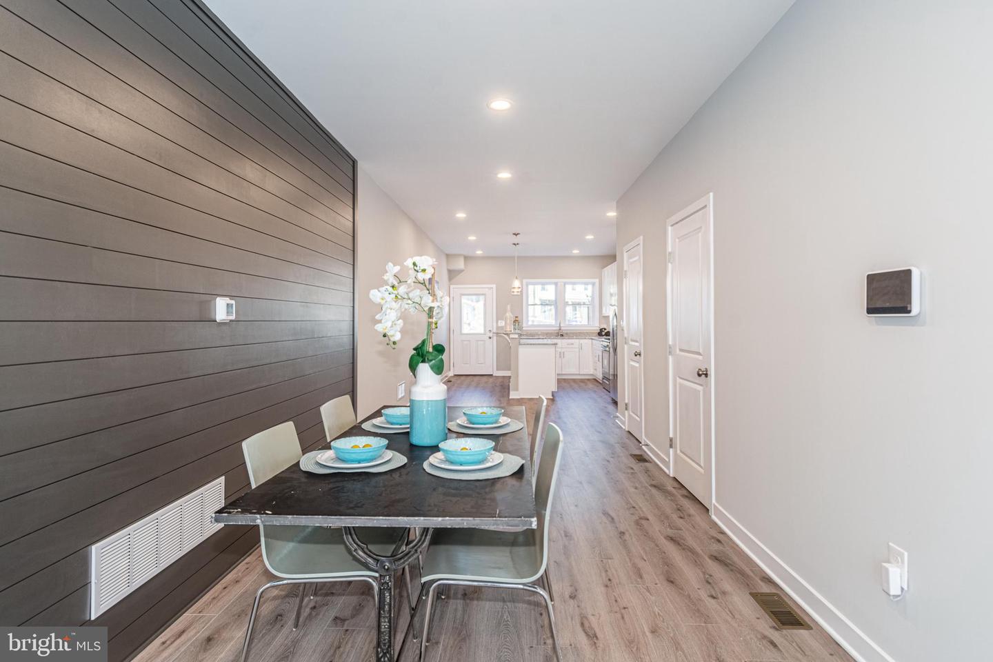 Photo 7 of 41 of 843 Harlem Ave townhome
