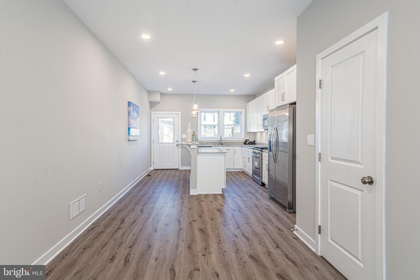 Photo 8 of 41 of 843 Harlem Ave townhome