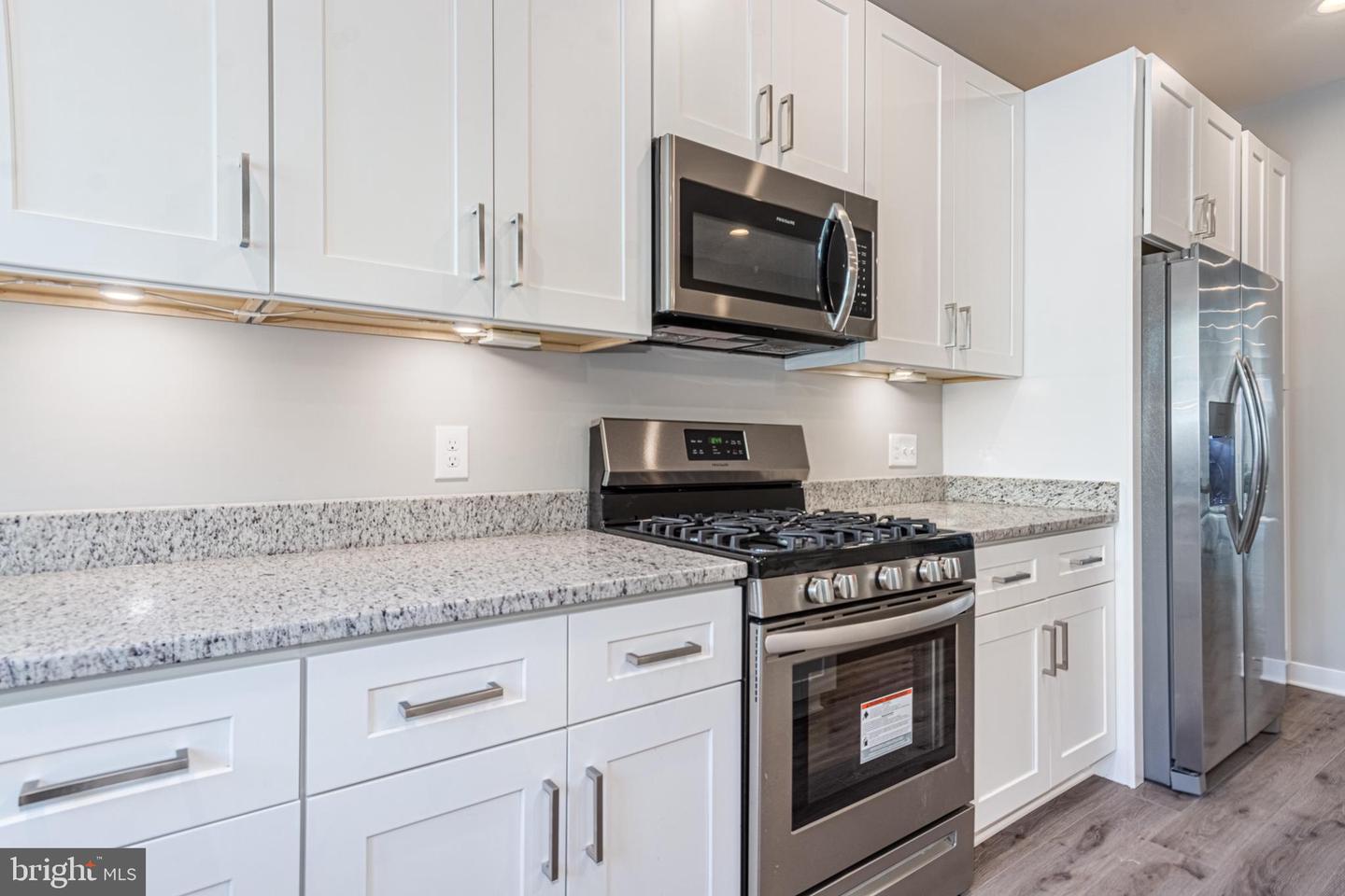 Photo 13 of 41 of 843 Harlem Ave townhome