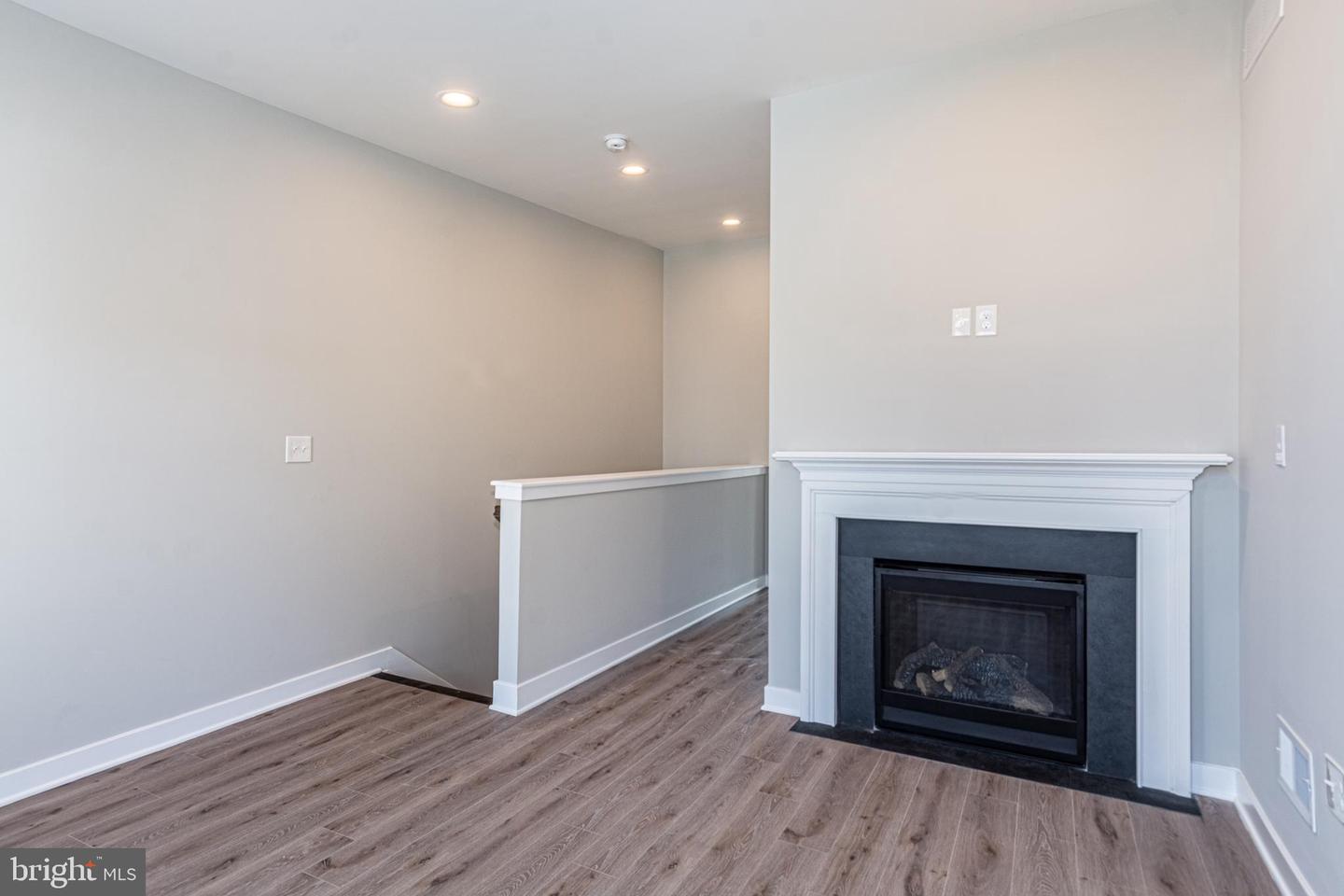 Photo 29 of 41 of 843 Harlem Ave townhome