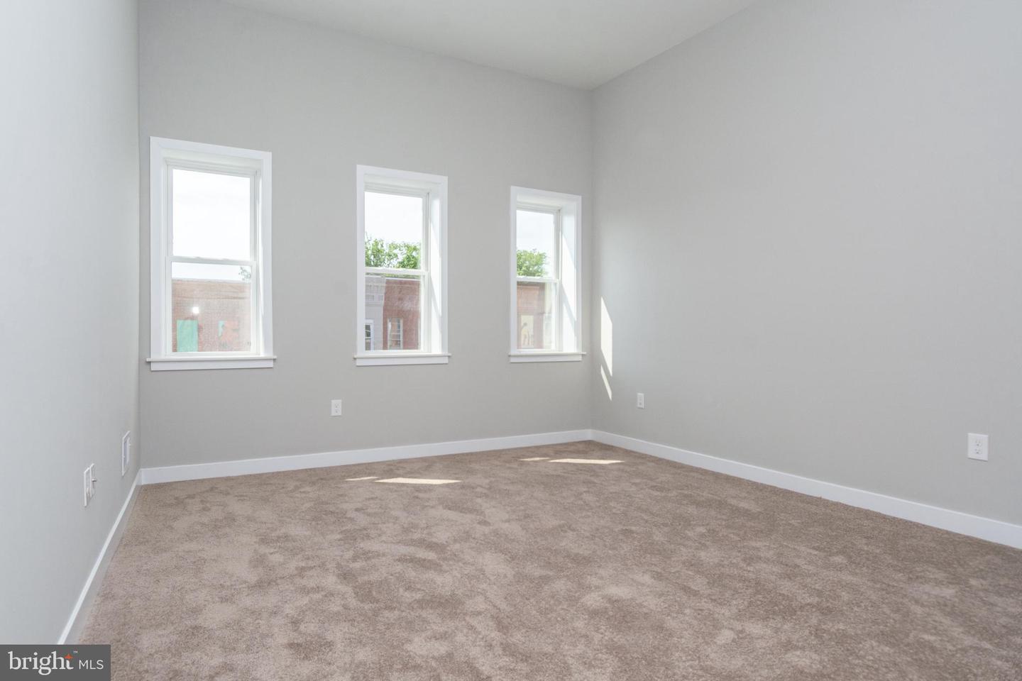 Photo 26 of 41 of 843 Harlem Ave townhome