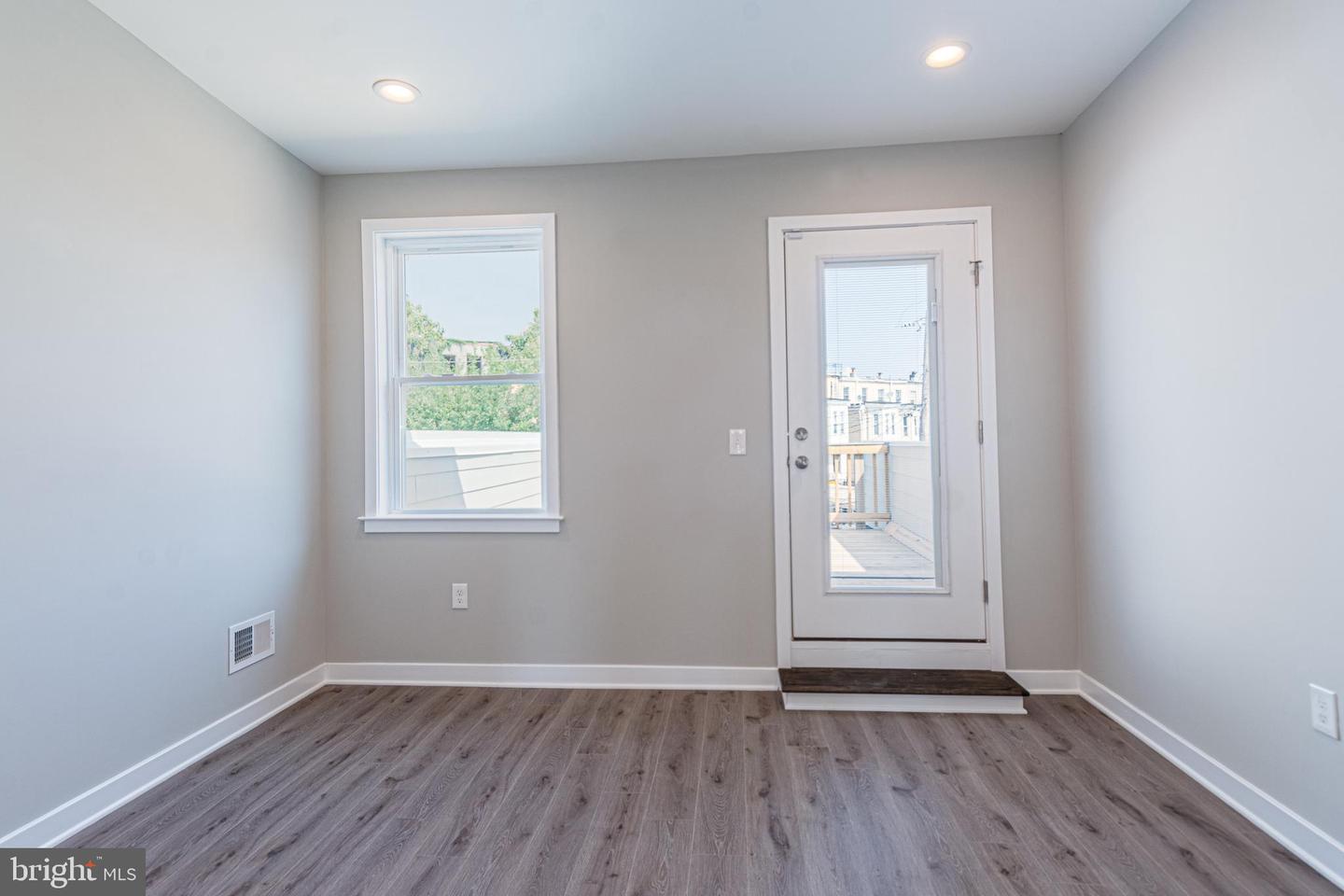 Photo 31 of 41 of 843 Harlem Ave townhome