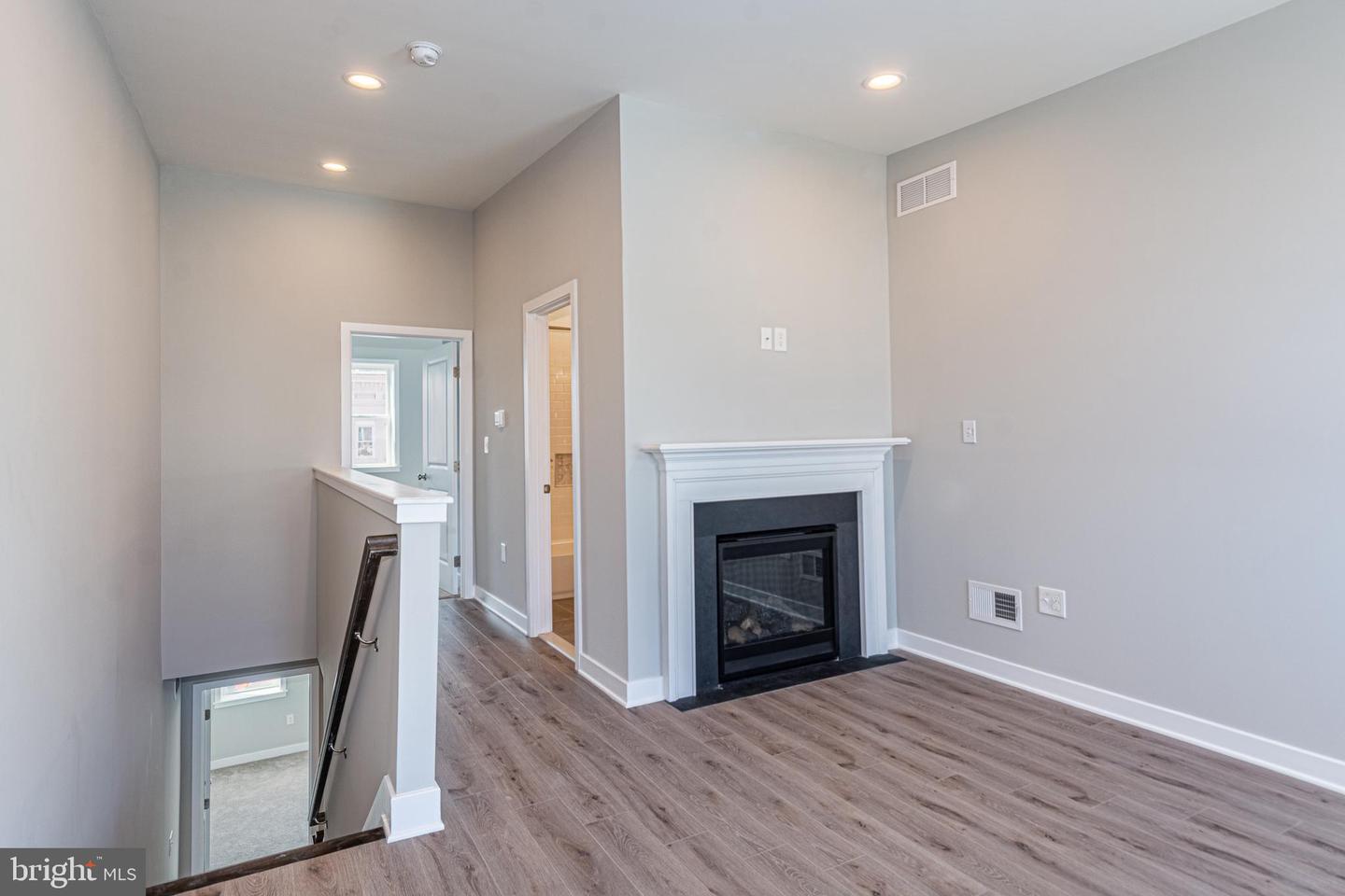 Photo 30 of 41 of 843 Harlem Ave townhome